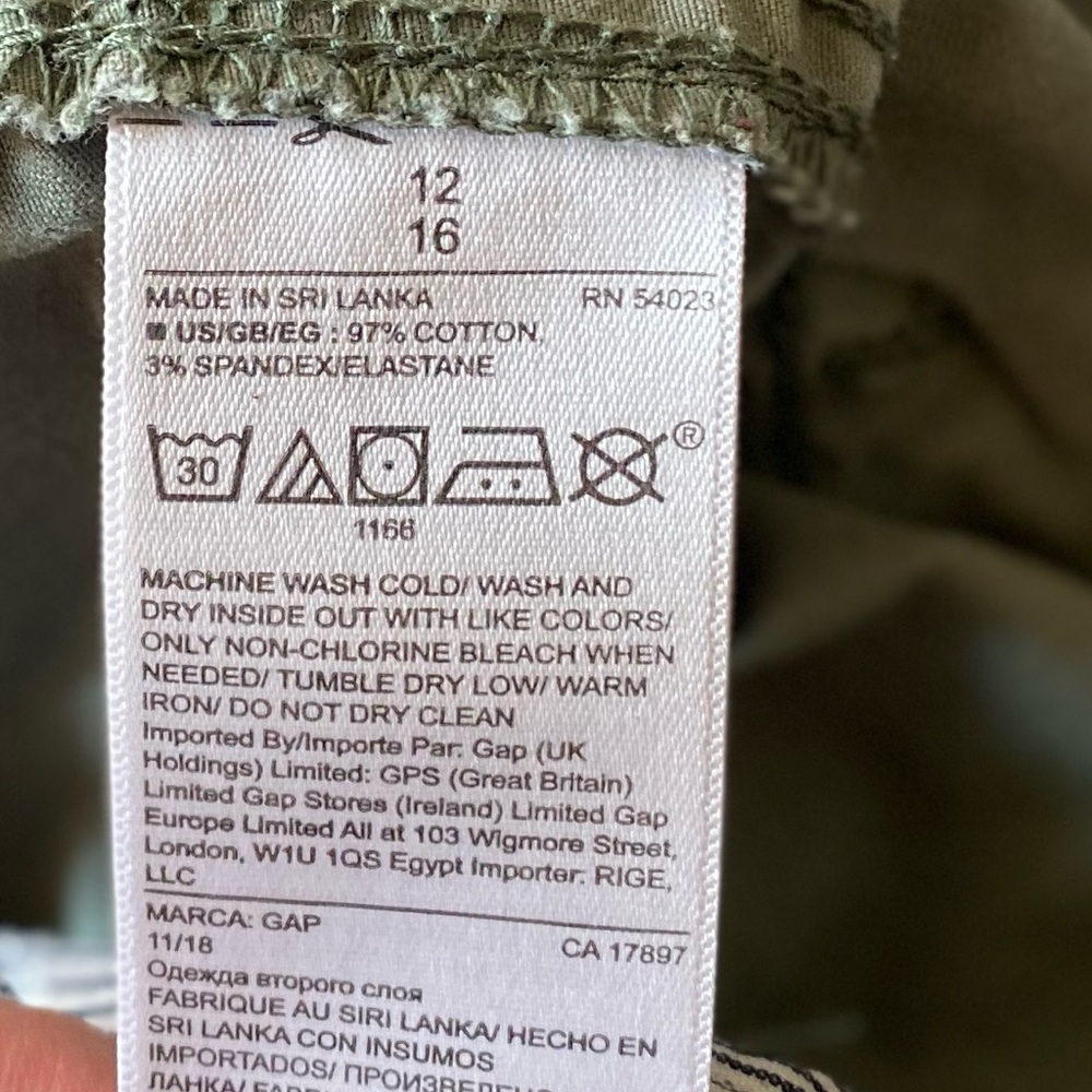 GAP 5” Girlfriend Chino Shorts Size 12 Army Green Camo - Picture 12 of 13